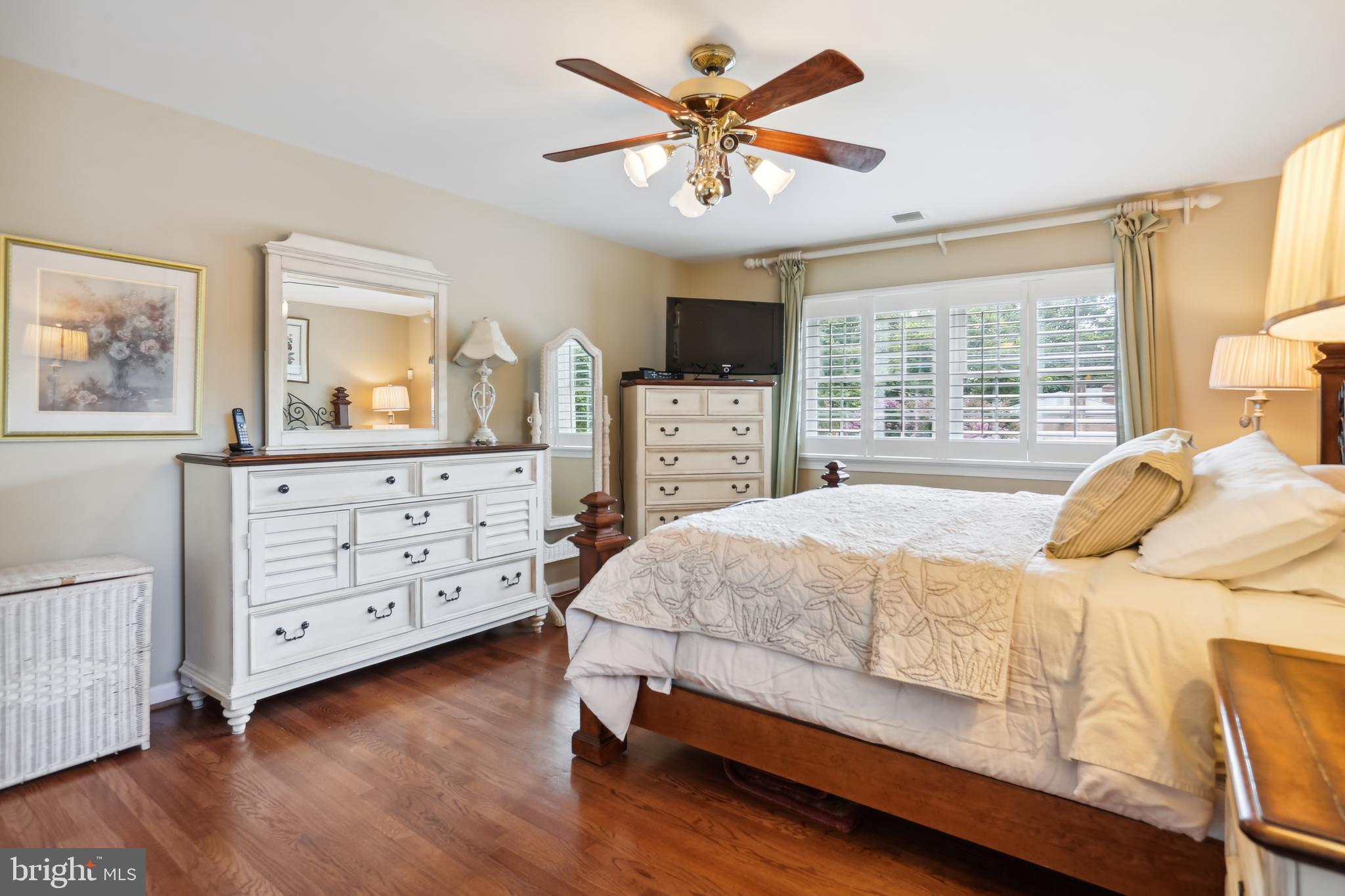 522 Dranesville Road Herndon, VA 20170 - Photo 22 of 47 master bedroom pic