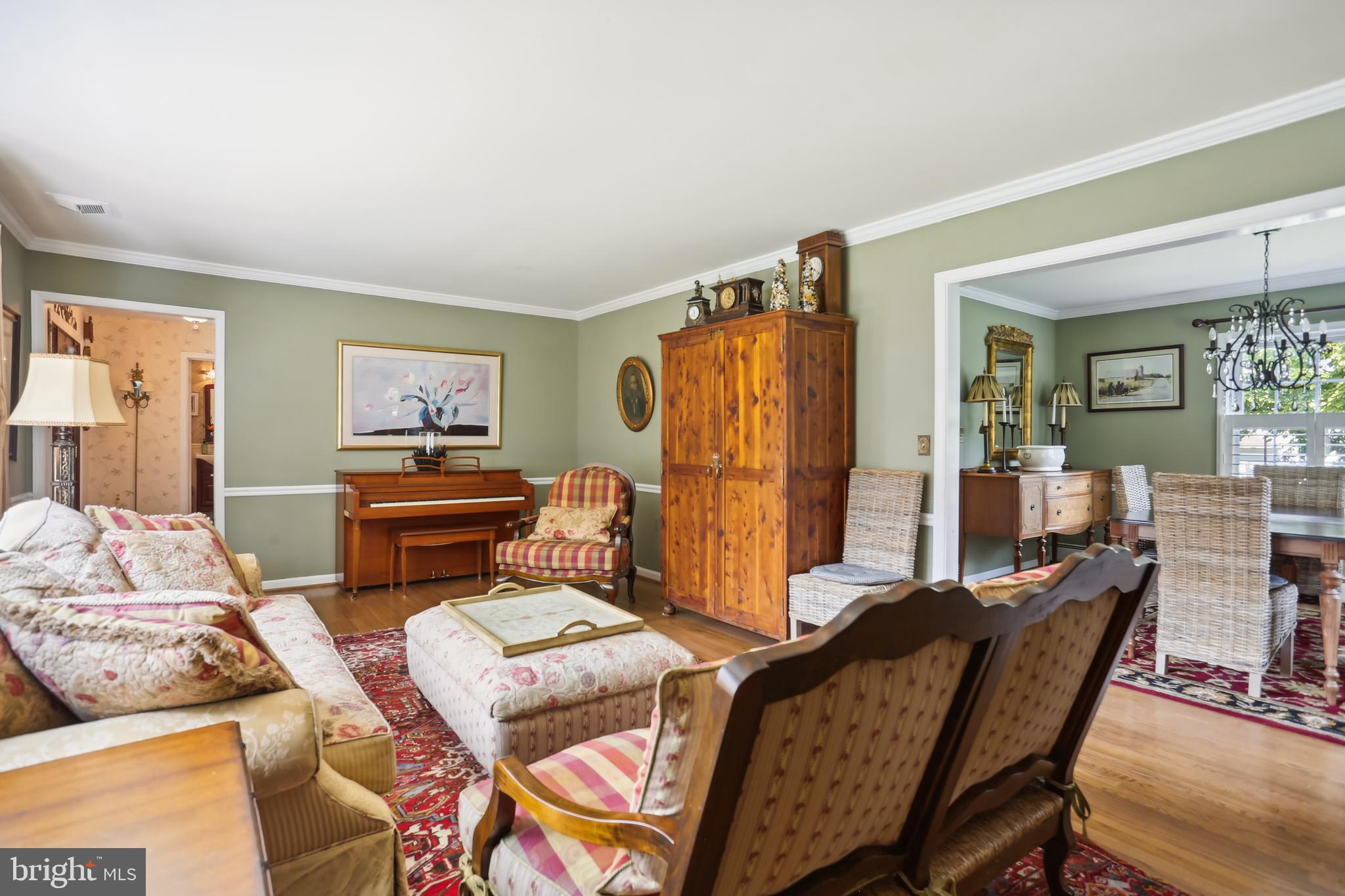 522 Dranesville Road Herndon, VA 20170 - Photo 8 of 47 living room pic 2