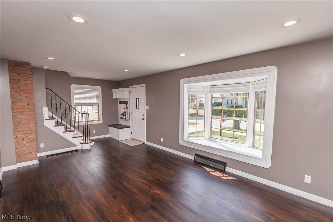 8214 Spring Garden Road Cleveland, OH 44129 - Photo 11 of 35