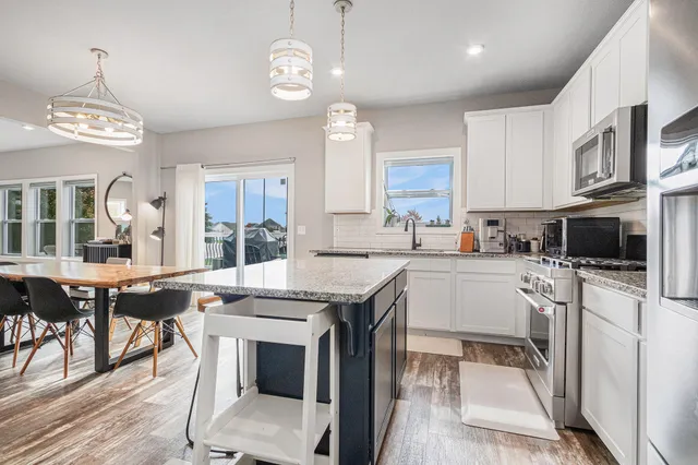 $539,900 | 1990 Halsted Drive, Stevensville, MI 49127