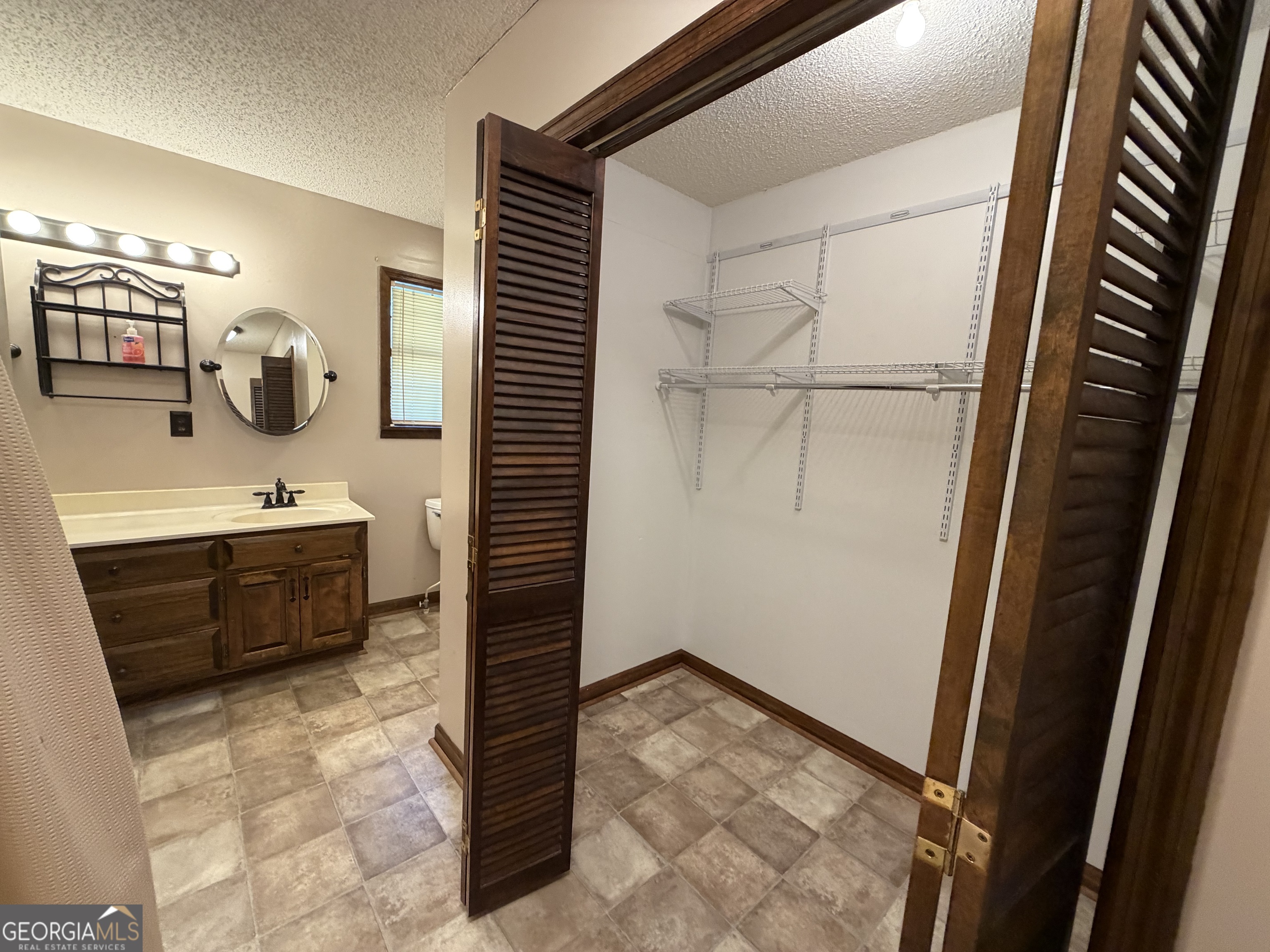 1601 Rutland Road Tifton, GA 31793 - Photo 15 of 33 Walk-in closets