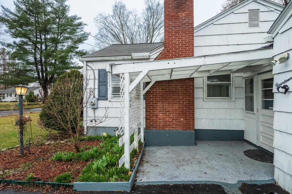 14 Burncolt Road Northampton, MA 01062 - Photo 3 of 28 a front view of a house with a garden