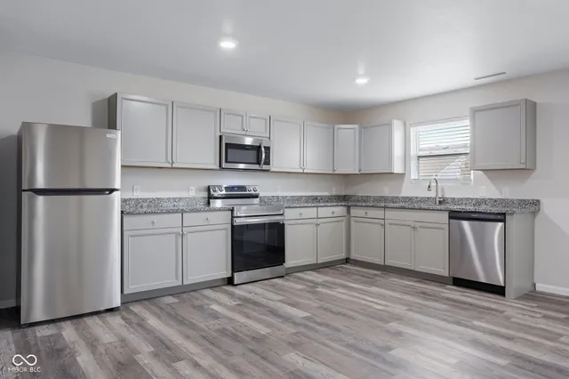 $285,000 | 476 Bourneside Drive, Greenfield, IN 46140