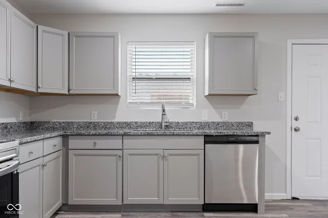 $285,000 | 476 Bourneside Drive, Greenfield, IN 46140