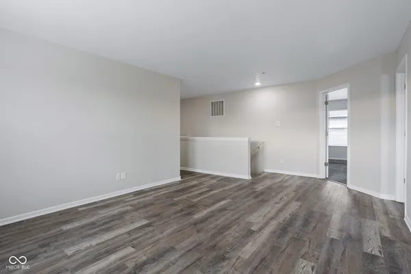 $305,000 | 476 Bourneside Drive, Greenfield, IN 46140