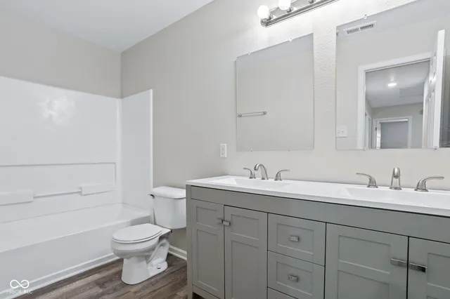 $285,000 | 476 Bourneside Drive, Greenfield, IN 46140