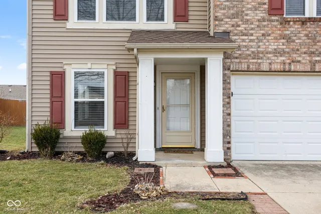 $285,000 | 476 Bourneside Drive, Greenfield, IN 46140