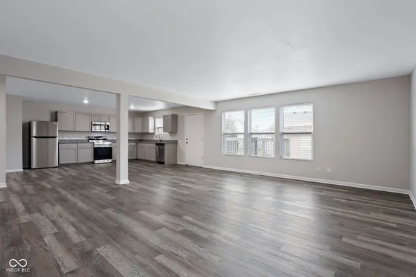 $305,000 | 476 Bourneside Drive, Greenfield, IN 46140