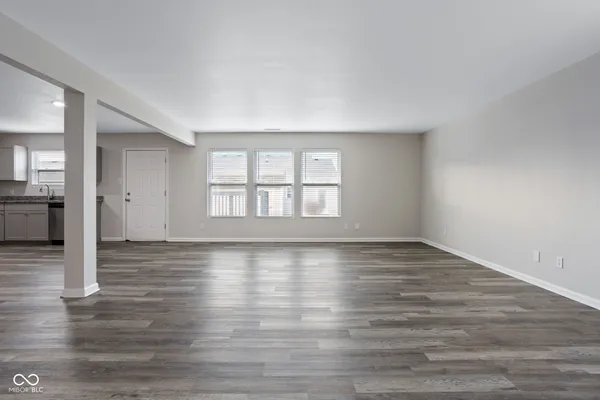 $305,000 | 476 Bourneside Drive, Greenfield, IN 46140