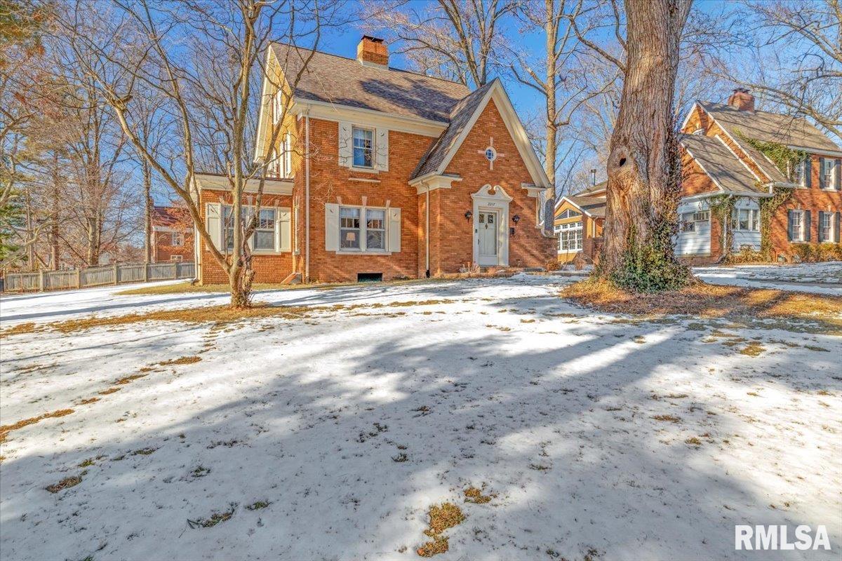 2217 South Wiggins Avenue Springfield, IL 62704 - Photo 1 of 39 Gallery Image 1