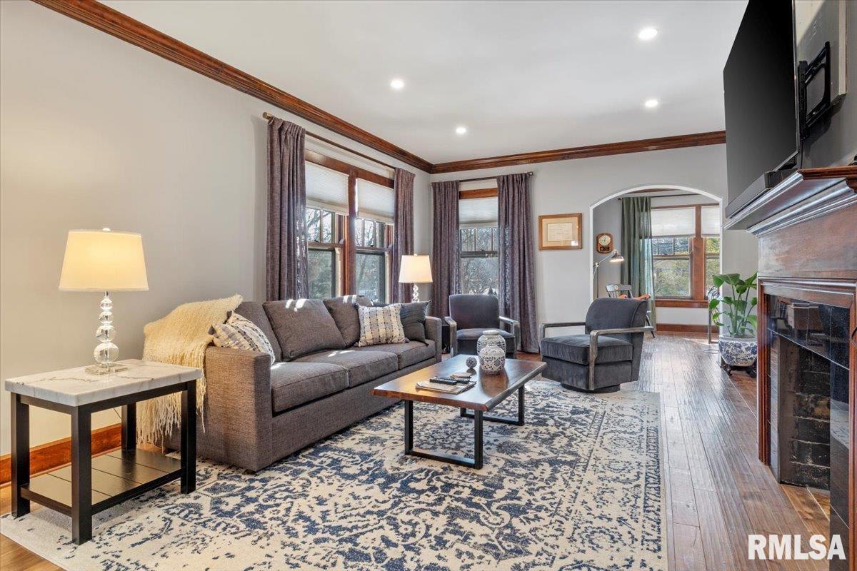 2217 South Wiggins Avenue Springfield, IL 62704 - Photo 5 of 39 Gallery Image 5