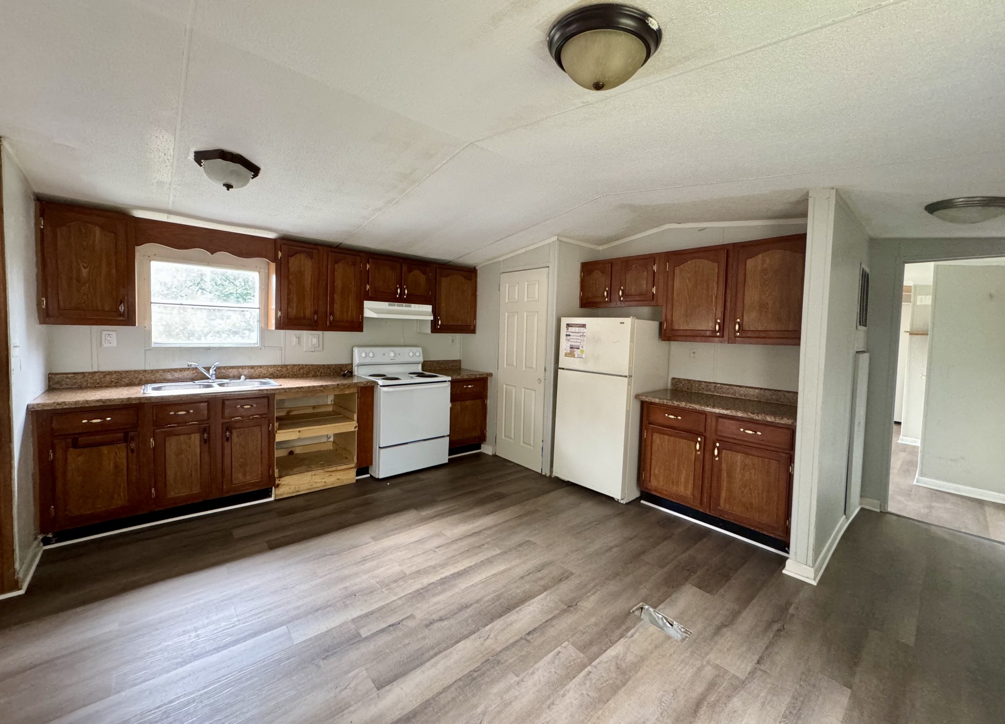 1411 Stoney Point Road Vanleer, TN 37181 - Photo 5 of 13 Gallery Image 5