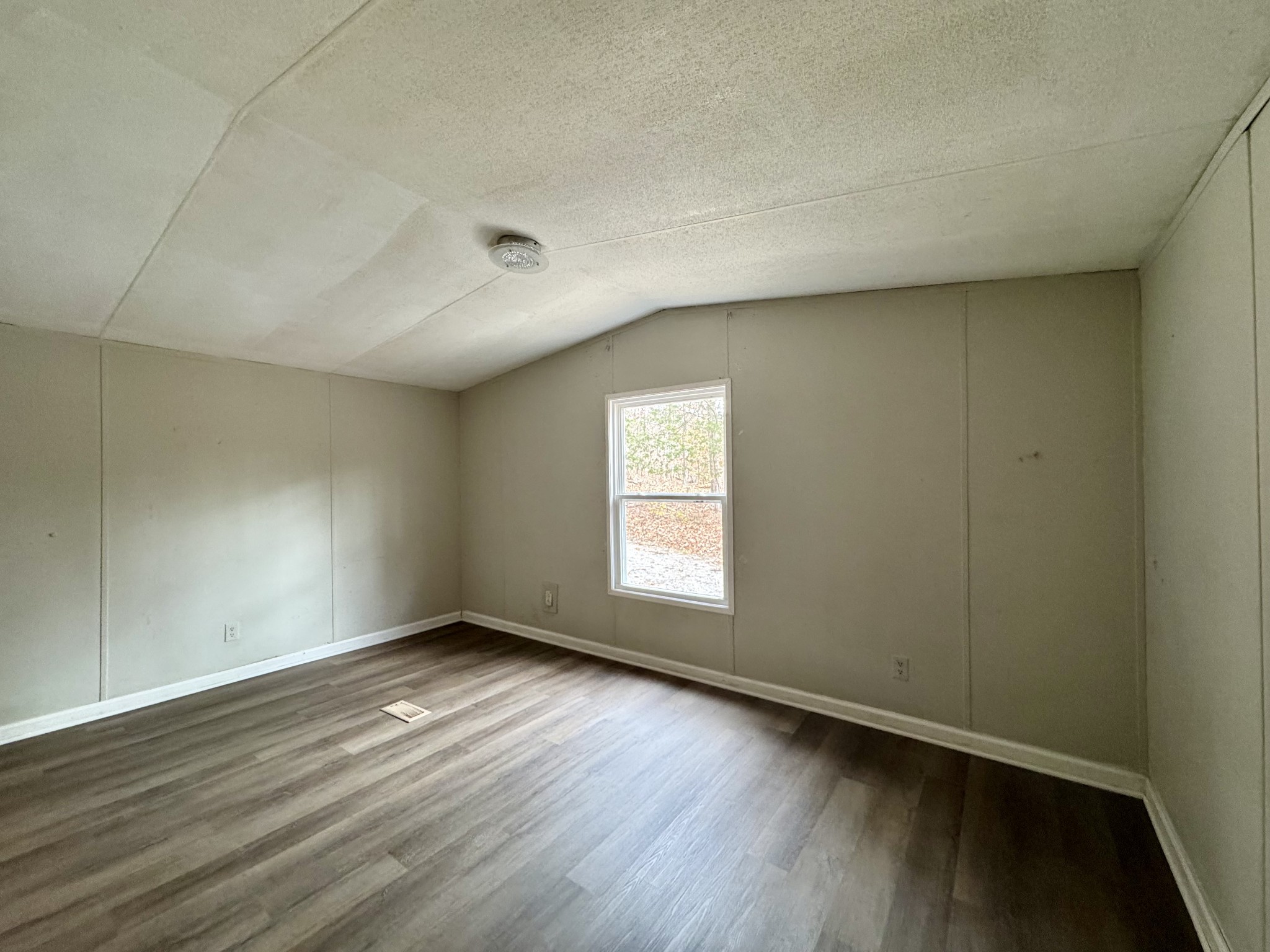 1411 Stoney Point Road Vanleer, TN 37181 - Photo 10 of 13 Gallery Image 10