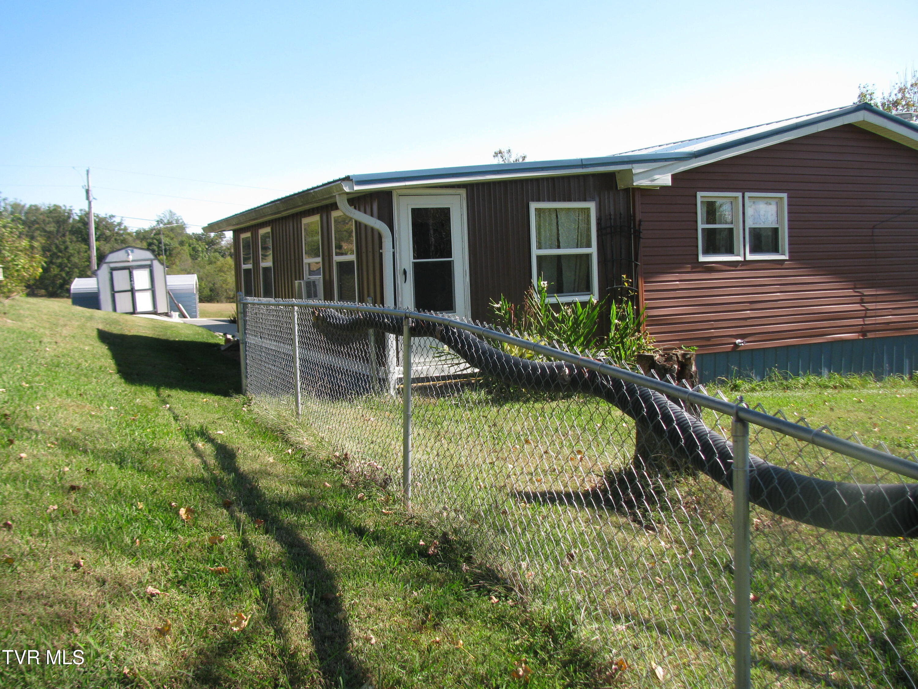181 Bowers Road Greeneville, TN 37743 - Photo 3 of 20 IMG_4905