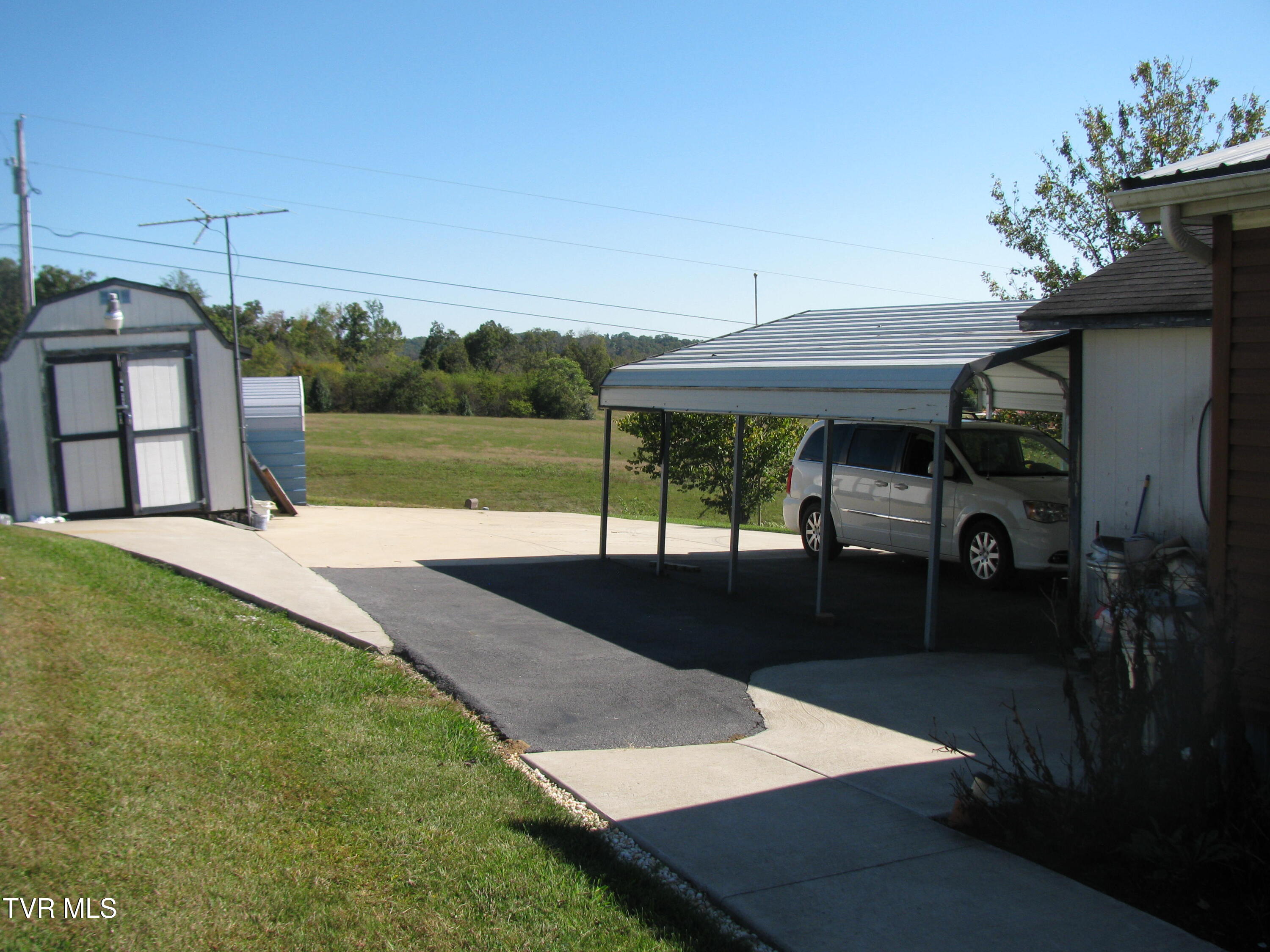 181 Bowers Road Greeneville, TN 37743 - Photo 7 of 20 IMG_4907