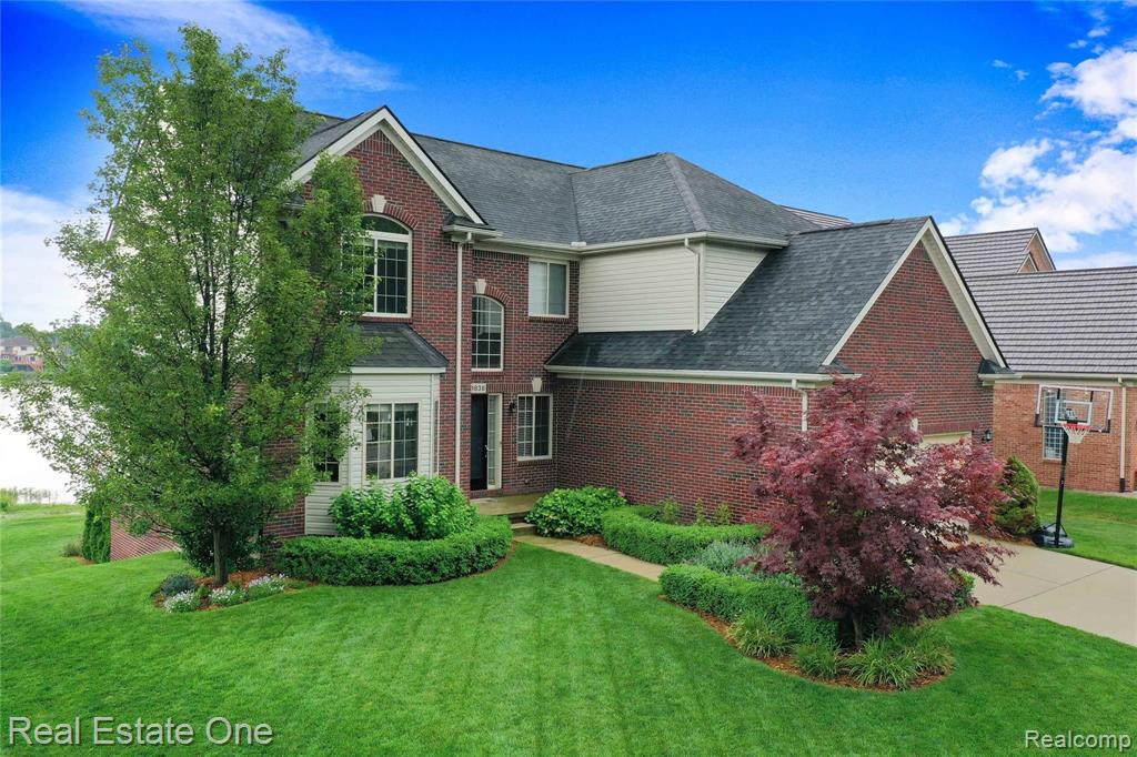 1838 Mackwood Road Rochester, MI 48307 - Photo 1 of 44
