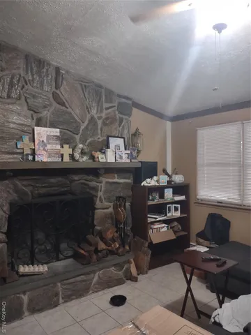 $888,889 | 19 Curve Lane, Levittown, NY 11756