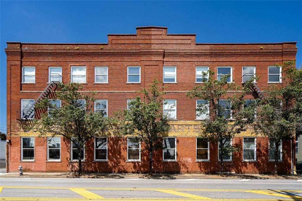 490 Marietta Street Northwest, Unit 101 Atlanta, GA 30313 - Photo 5 of 102 a front view of a building