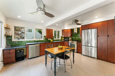 $775,000 | 3 Jennifer Lane, White Plains, NY 10607