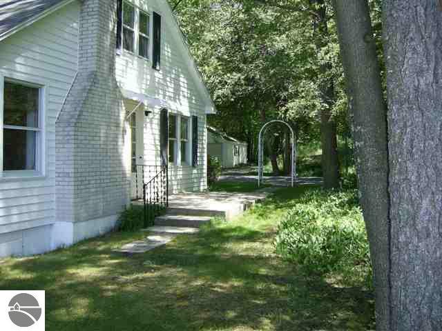 41 North Stony Point Road Suttons Bay, MI 49682 - Photo 17 of 23 1725730-16.JPG
