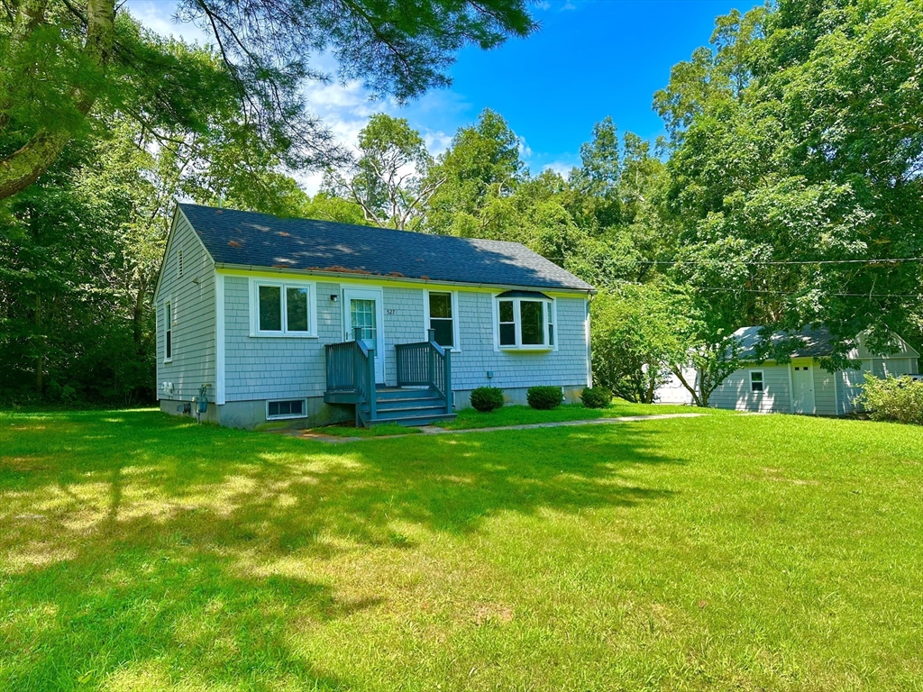 527 Main Road Westport, MA 02790 - Photo 3 of 27 Gallery Image 3