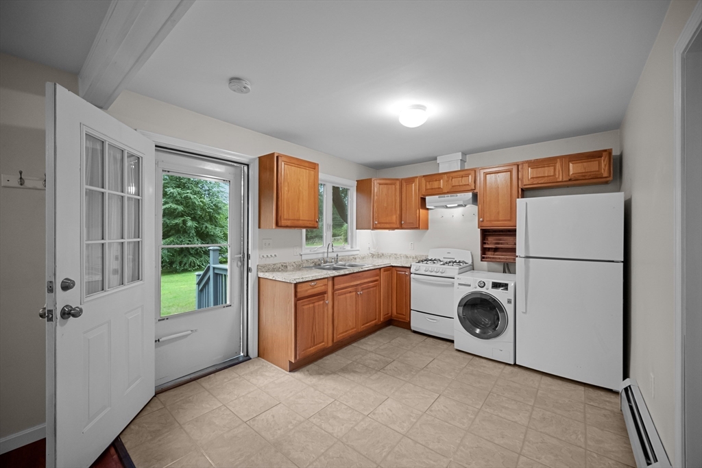 527 Main Road Westport, MA 02790 - Photo 6 of 27 Gallery Image 6