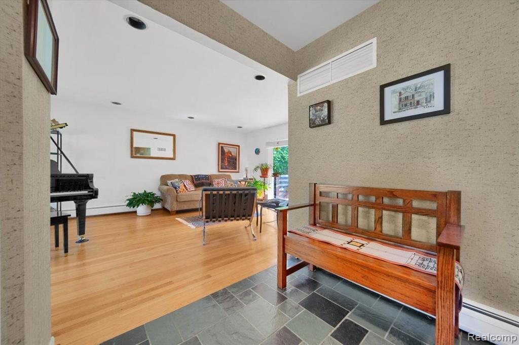 7159 Pebblecreek Road West Bloomfield, MI 48322 - Photo 7 of 57 Gallery Image 7