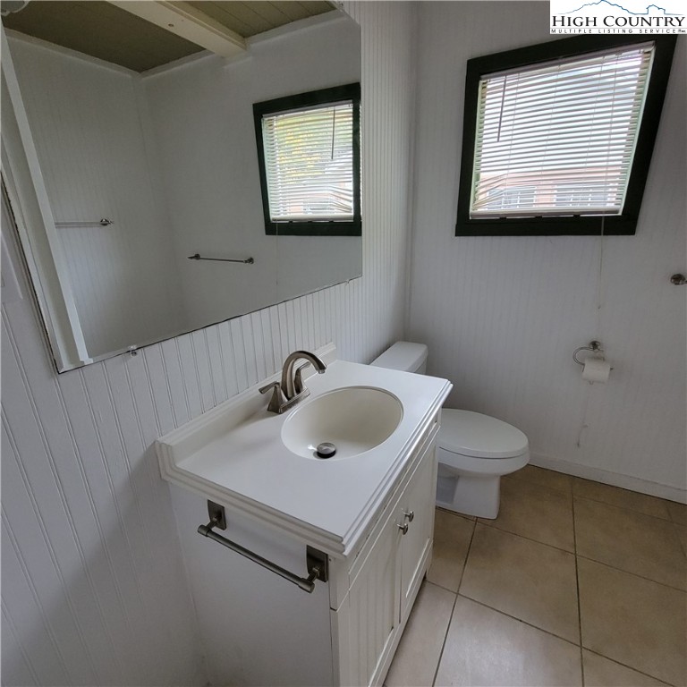 151 Rogers Drive Boone, NC 28607 - Photo 9 of 15 a bathroom with a toilet sink and mirror