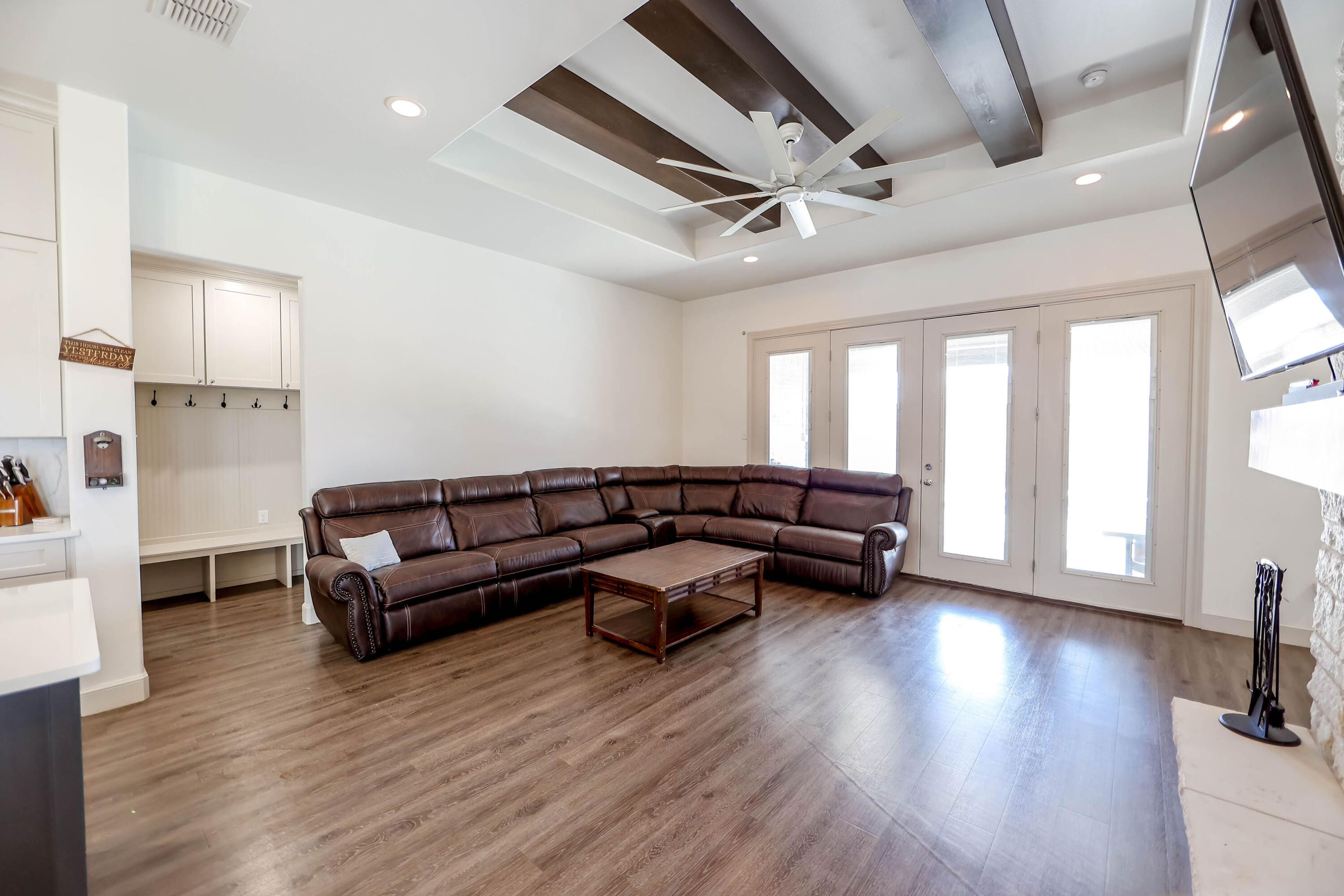 7041 99th Street Lubbock, TX 79424 - Photo 12 of 33 Living Room