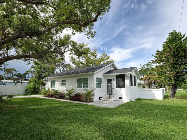 $525,000 | 611 West Wentworth Street, Englewood, FL 34223