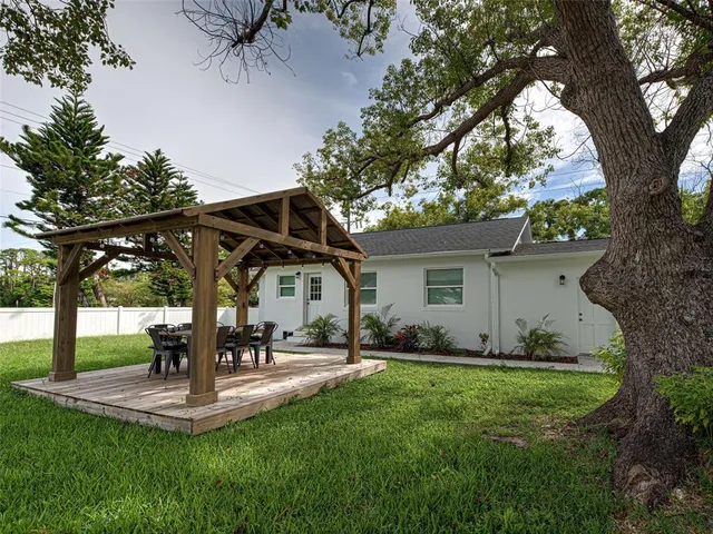 $525,000 | 611 West Wentworth Street, Englewood, FL 34223