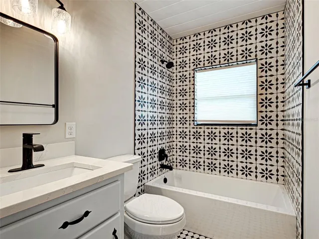 $525,000 | 611 West Wentworth Street, Englewood, FL 34223