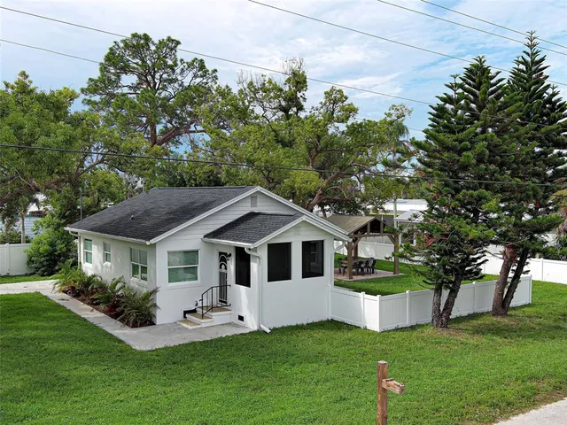 $525,000 | 611 West Wentworth Street, Englewood, FL 34223