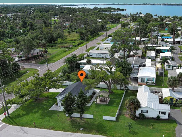 $525,000 | 611 West Wentworth Street, Englewood, FL 34223