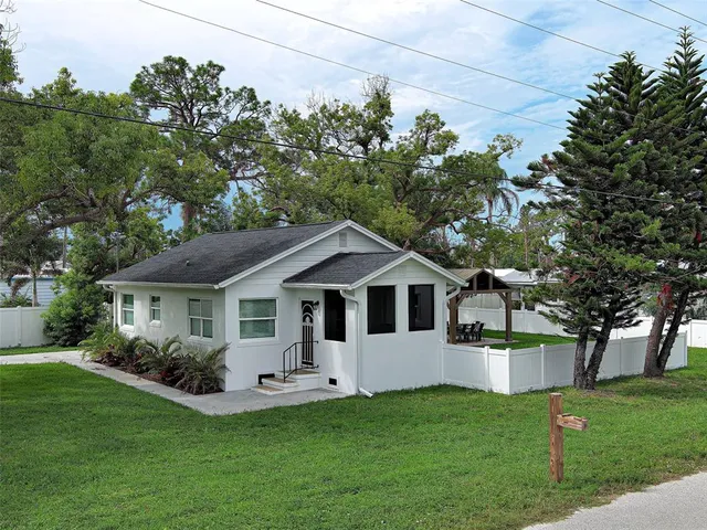 $525,000 | 611 West Wentworth Street, Englewood, FL 34223