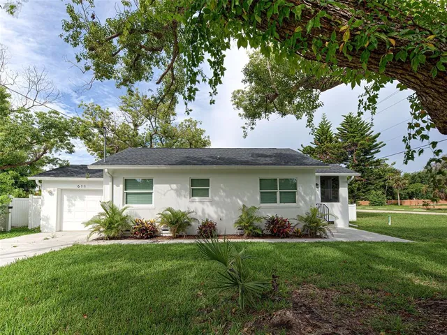 $525,000 | 611 West Wentworth Street, Englewood, FL 34223