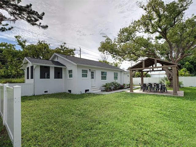 $525,000 | 611 West Wentworth Street, Englewood, FL 34223