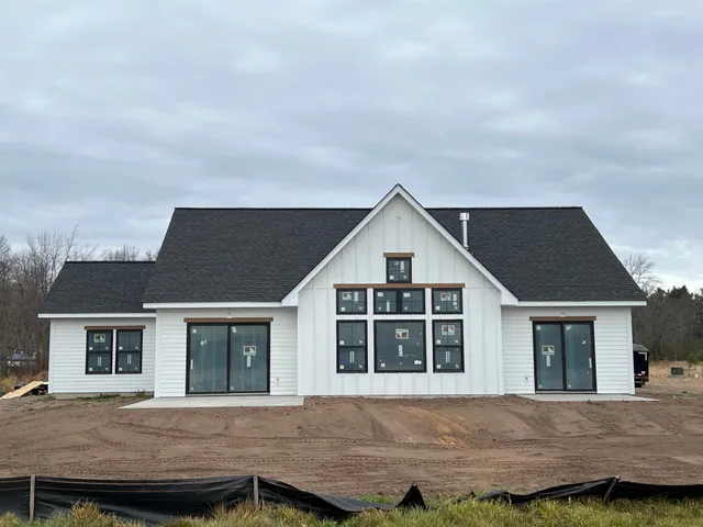 $899,900 | 1625 Lake Avenue, Luck, WI 54853