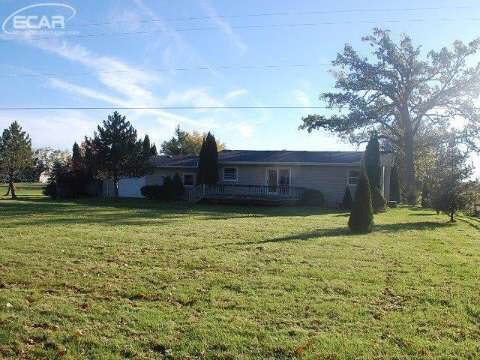 8122 Seymour Road Gaines, MI 48436 - Photo 6 of 21 20423377-5.JPG