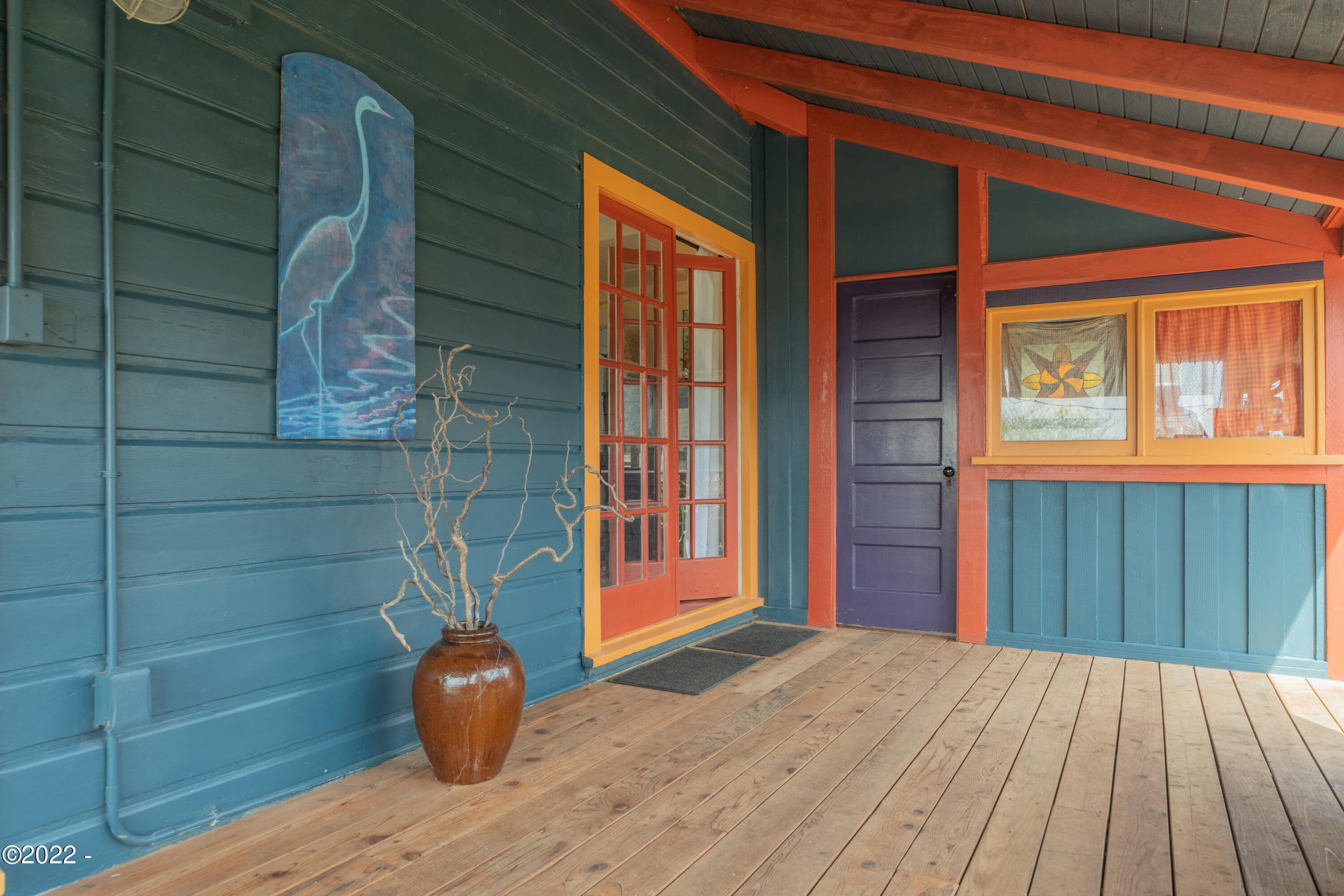 127 Southwest Hurbert Street Newport, OR 97365 - Photo 15 of 20 Covered side deck