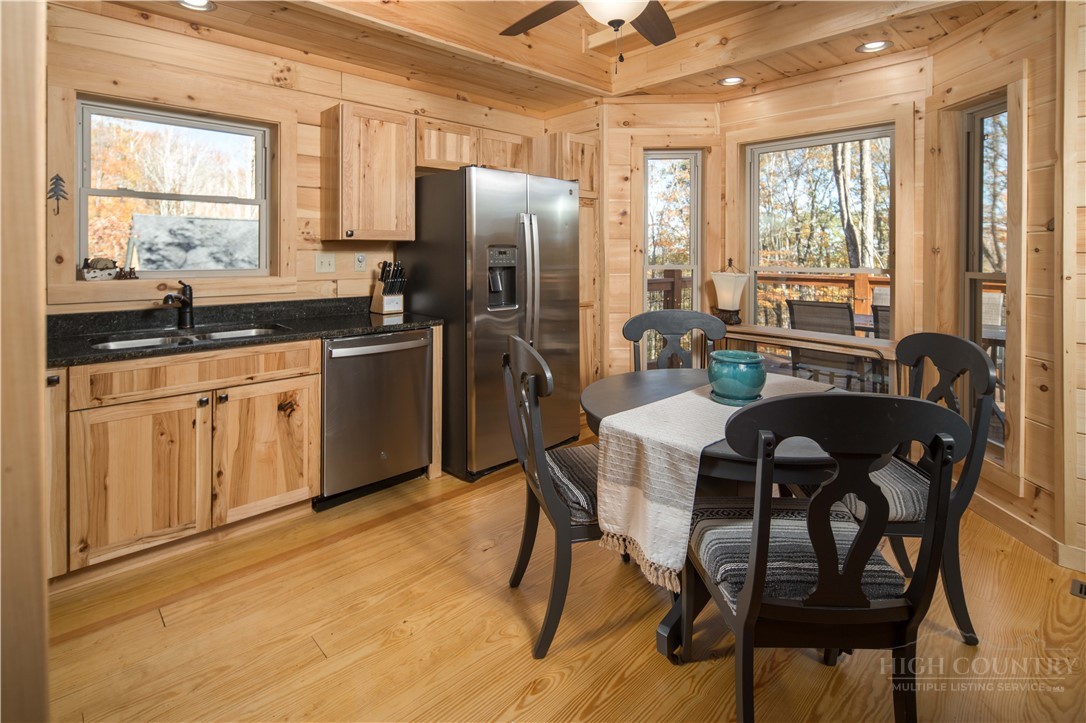 214 Lakeledge Road Beech Mountain, NC 28604 - Photo 7 of 23