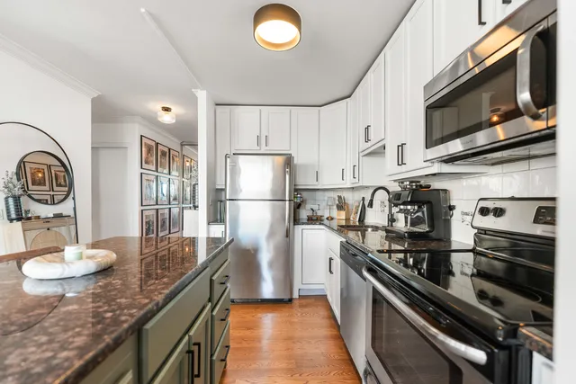 $299,000 | 1455 North Sandburg Terrace, Unit 608, Chicago, IL 60610