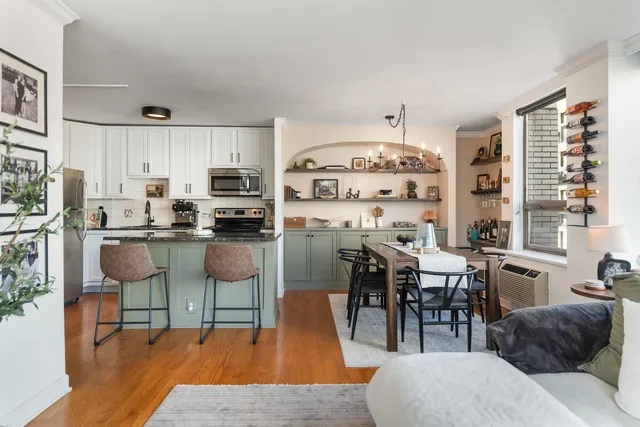 $299,000 | 1455 North Sandburg Terrace, Unit 608, Chicago, IL 60610