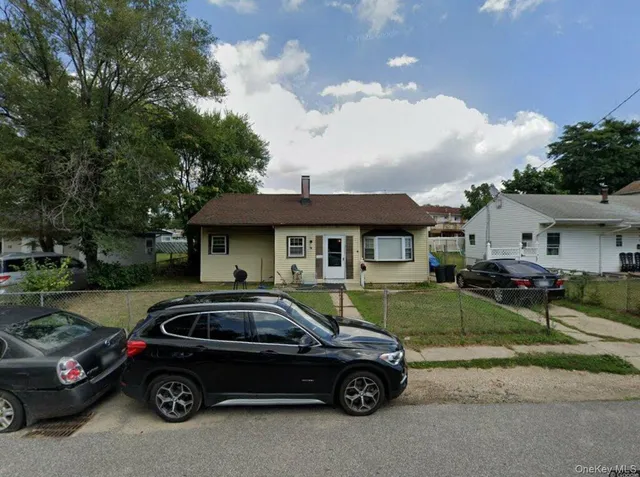 $370,000 | 12 Croydon Road, Amityville, NY 11701