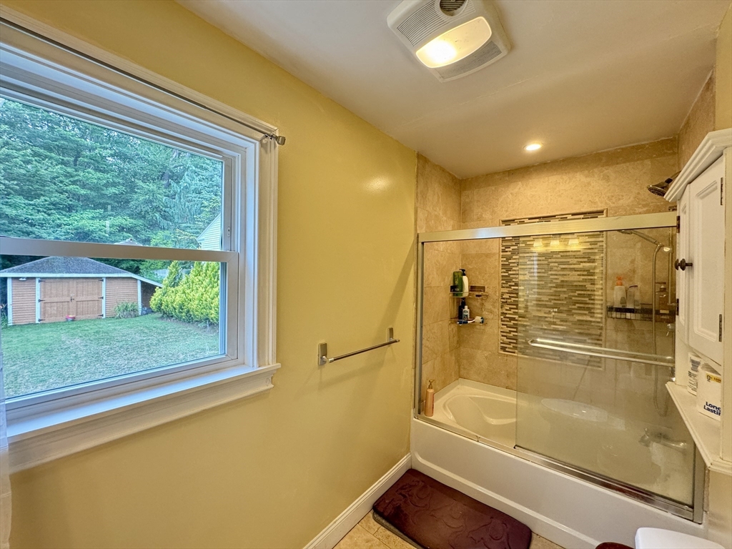 19 Forsberg Street Worcester, MA 01607 - Photo 11 of 29 Gallery Image 11