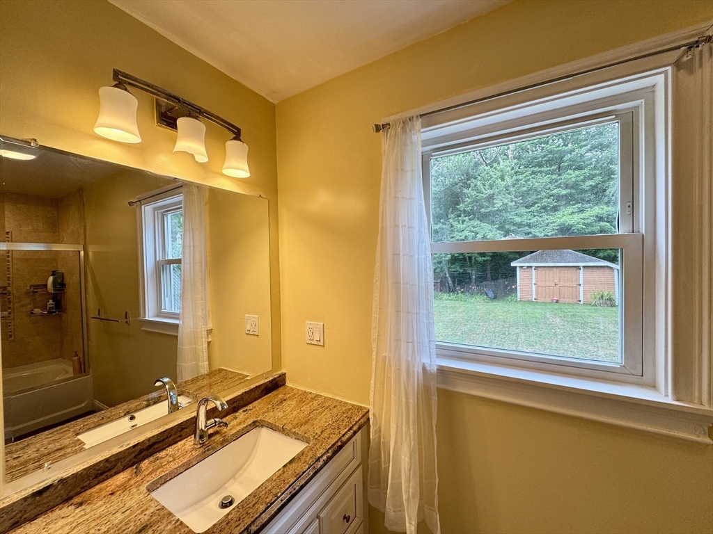 19 Forsberg Street Worcester, MA 01607 - Photo 12 of 29 Gallery Image 12