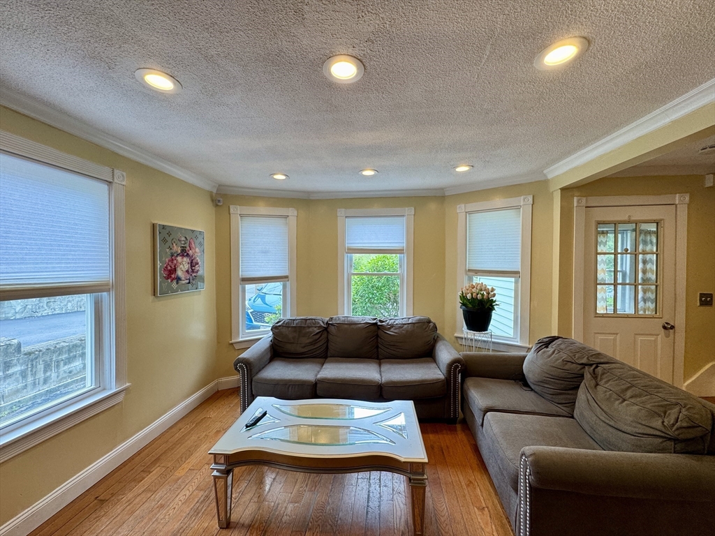 19 Forsberg Street Worcester, MA 01607 - Photo 3 of 29 Gallery Image 3