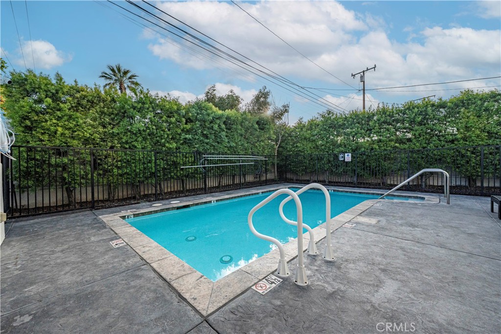 7950 Telegraph Road Downey, CA 90240 - Photo 32 of 36 Pool