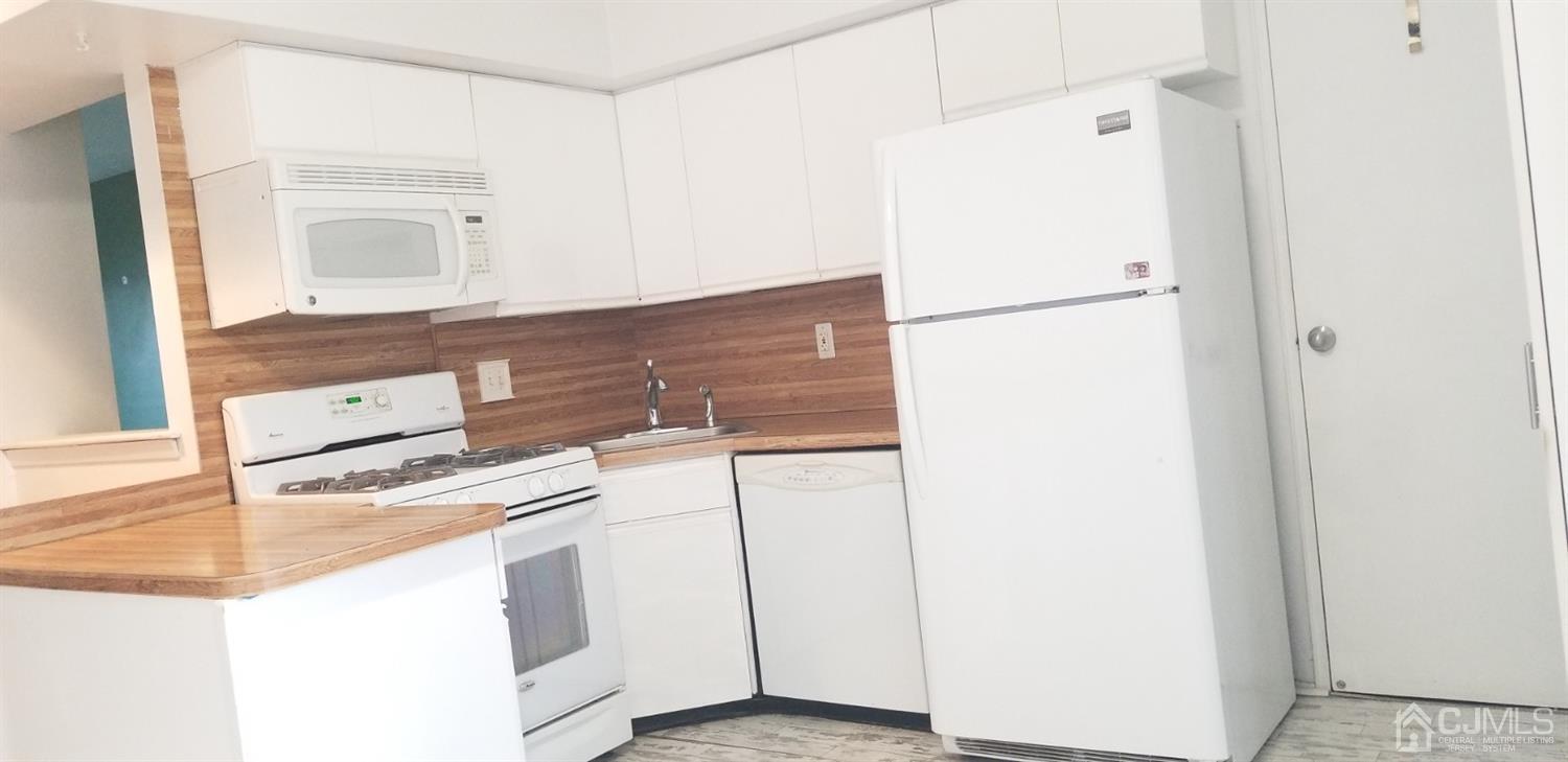 193 Evergreen Road, Unit 12B Edison, NJ 08837 - Photo 15 of 17 Kitchen