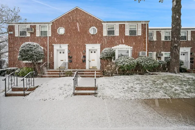 $269,000 | 263-03 73rd Avenue, Unit 3 | Glen Oaks